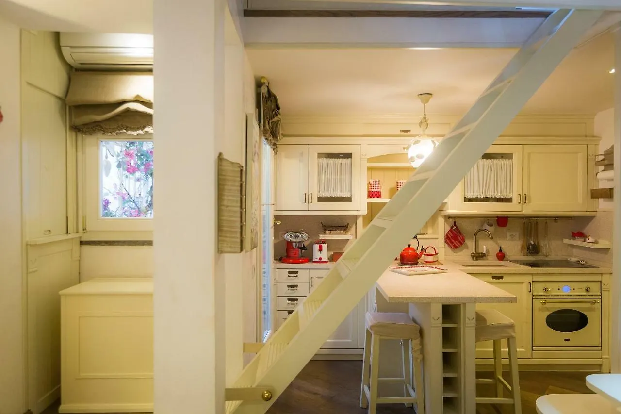 Pantheon Romantic Loft