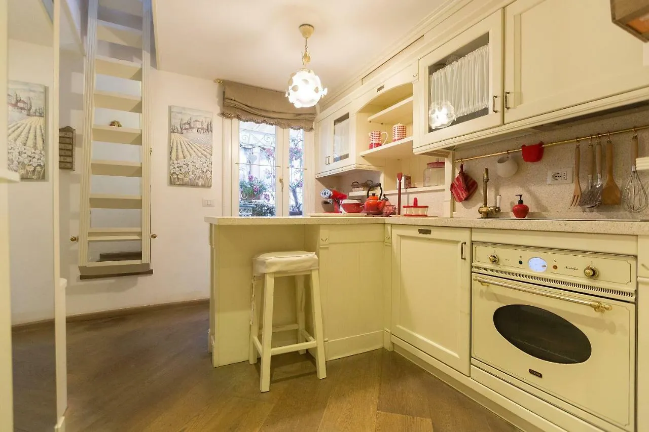 Pantheon Romantic Loft Apartment
