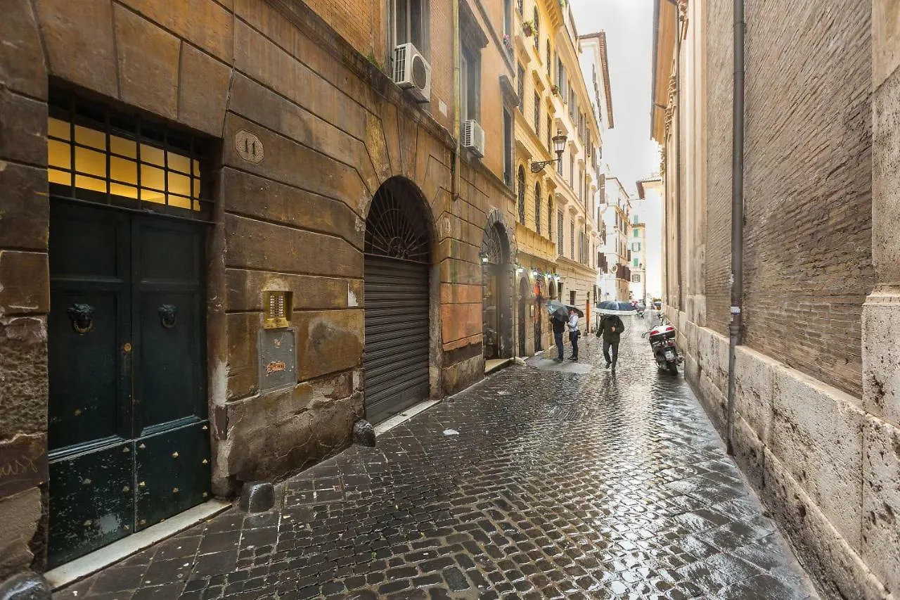 Pantheon Romantic Loft Apartment