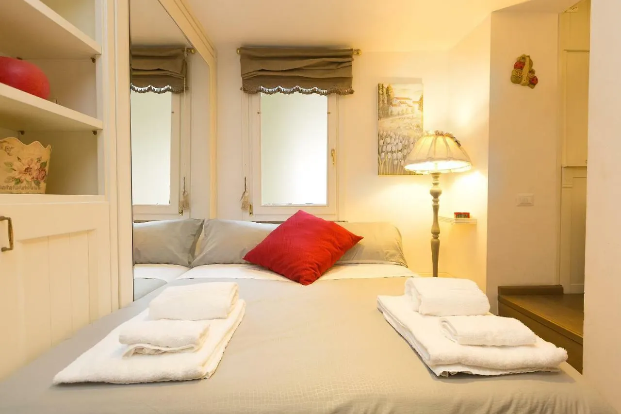Pantheon Romantic Loft